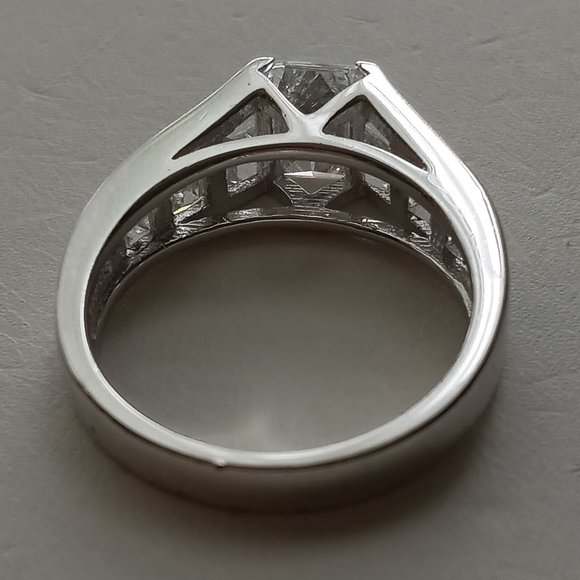 Sterling Silver CZ Cubic Zirconia Ring - Picture 5 of 11